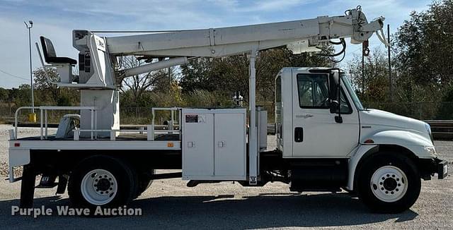 Image of International Durastar 4300 equipment image 3