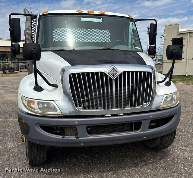 Image of International Durastar 4300 equipment image 1