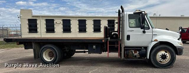 Image of International Durastar 4300 equipment image 3