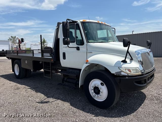 Image of International Durastar 4300 equipment image 2