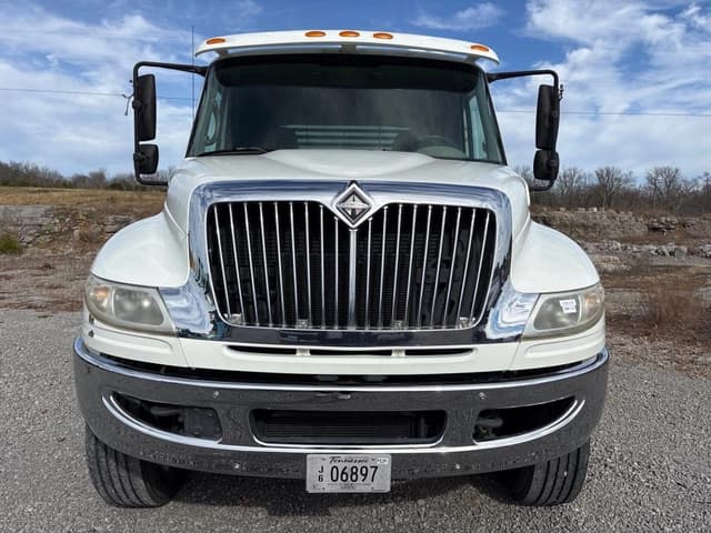 Image of International Durastar 4300 equipment image 1