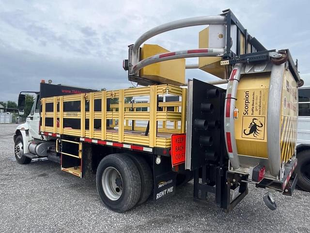 Image of International Durastar 4300 equipment image 2