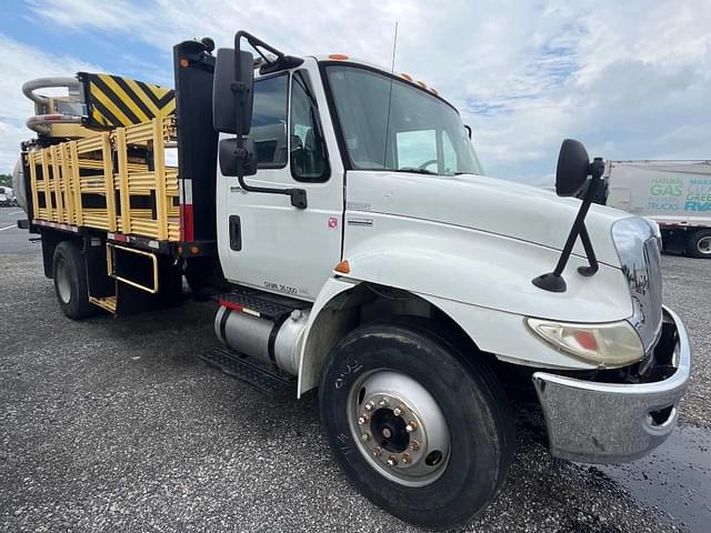 Image of International Durastar 4300 equipment image 1