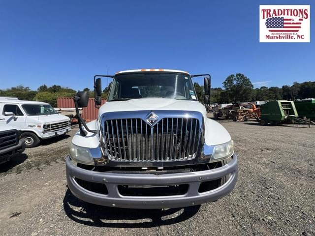 Image of International Durastar 4300 equipment image 2