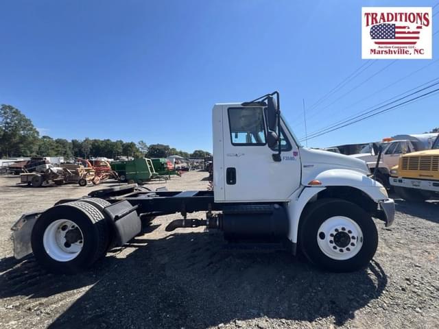 Image of International Durastar 4300 equipment image 1