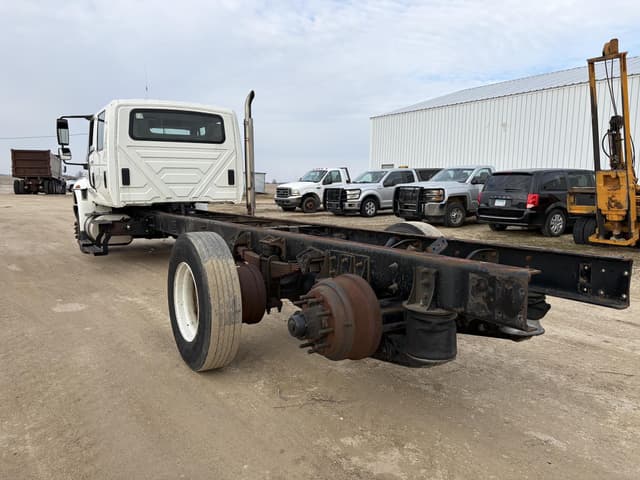 Image of International DuraStar 4400 equipment image 2