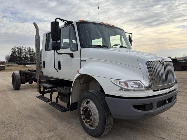 Image of International DuraStar 4400 equipment image 1