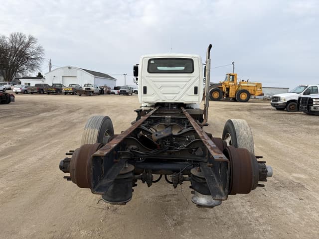 Image of International DuraStar 4400 equipment image 3