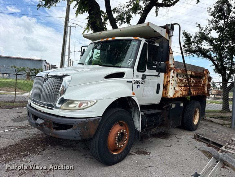 2009 International DuraStar 4400 Equipment Image0