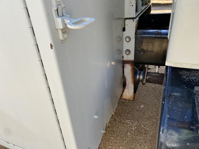 Image of International Dura Star 4400 equipment image 4