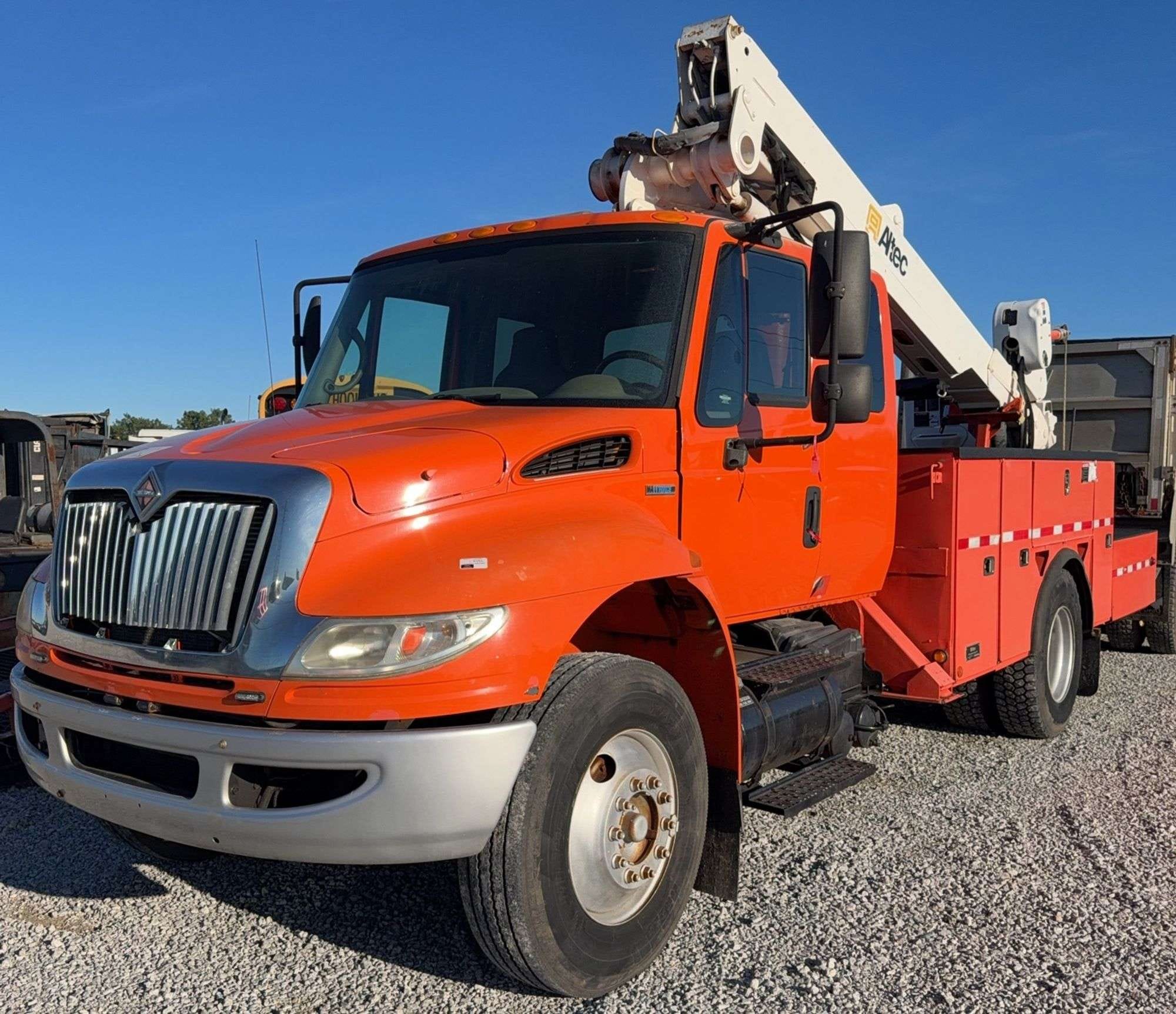2009 International DuraStar 4400 Equipment Image0
