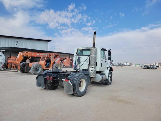 Image of International DuraStar 4400 equipment image 4