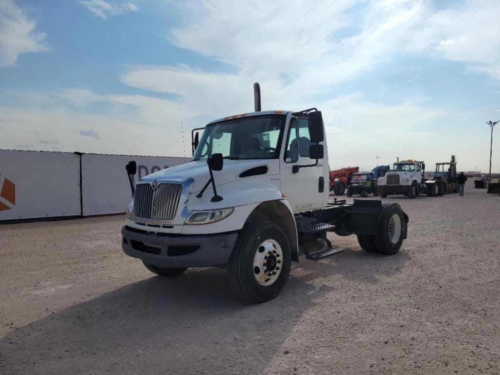 2009 International DuraStar 4400 Equipment Image0