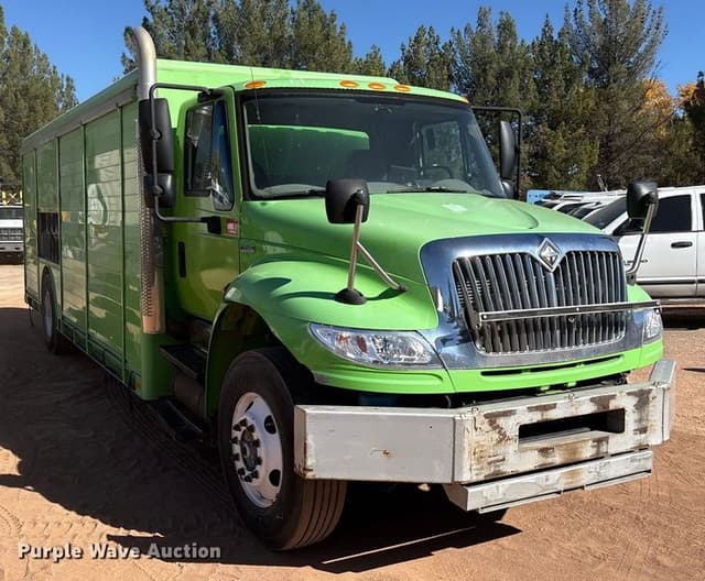 Image of International 4300 SBA equipment image 2