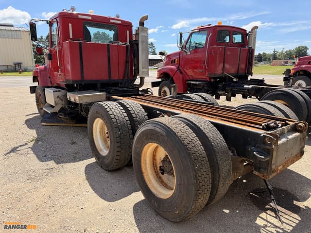 Image of International Paystar 5500i equipment image 4