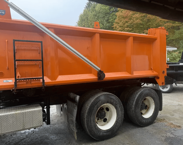 Image of International Paystar 5600 equipment image 2