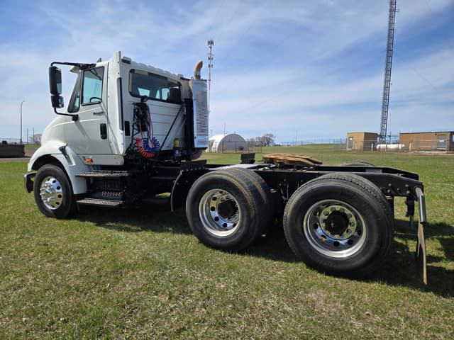 Image of International 8600 equipment image 1