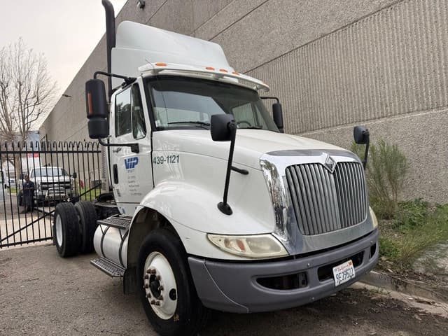 Image of International Transtar 8600 equipment image 2