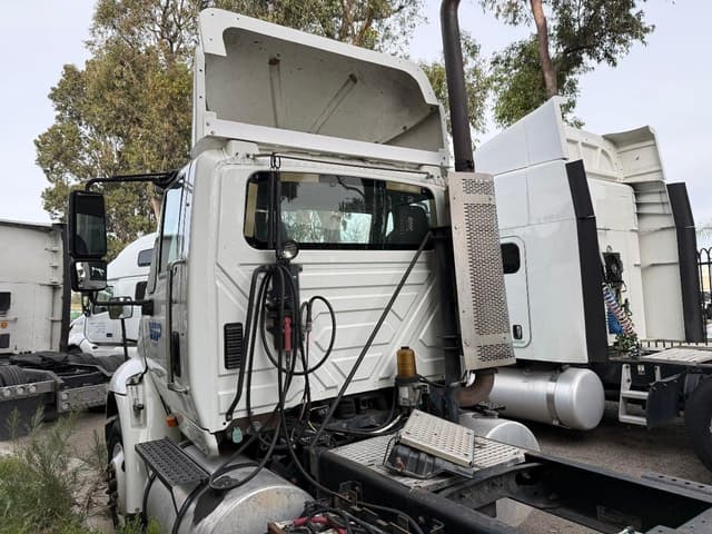 Image of International Transtar 8600 equipment image 4