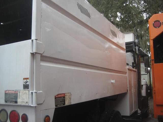 Image of International Workstar 7300 equipment image 3