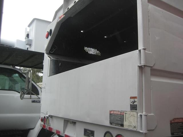 Image of International Workstar 7300 equipment image 4