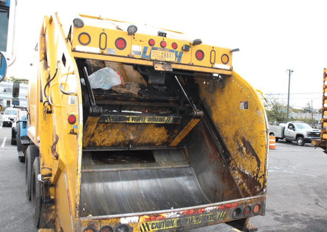 Image of International Workstar 7400 equipment image 1