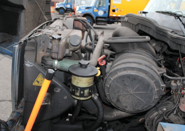 Image of International Workstar 7400 equipment image 4