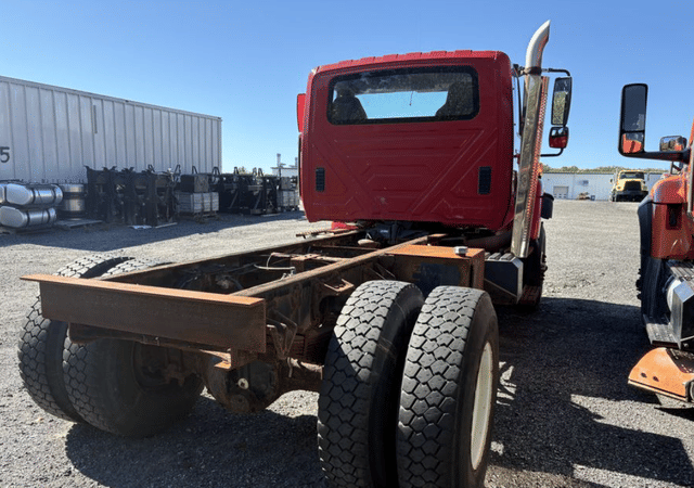 Image of International Workstar 7400 equipment image 2