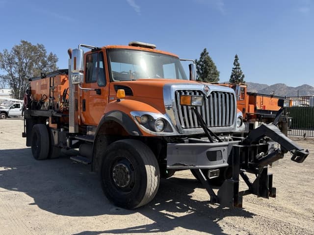 Image of International Workstar 7400 equipment image 1