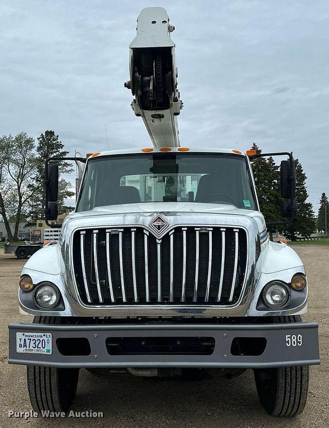 Image of International Workstar 7400 equipment image 1