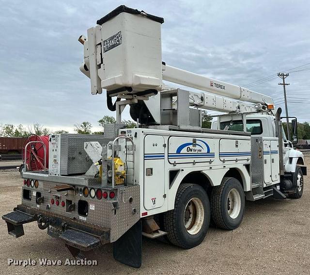 Image of International Workstar 7400 equipment image 4
