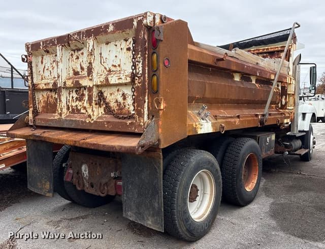 Image of International 7400 SBA equipment image 3