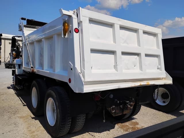 Image of International Workstar 7400 equipment image 1