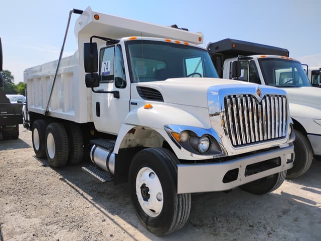 Image of International Workstar 7400 equipment image 4
