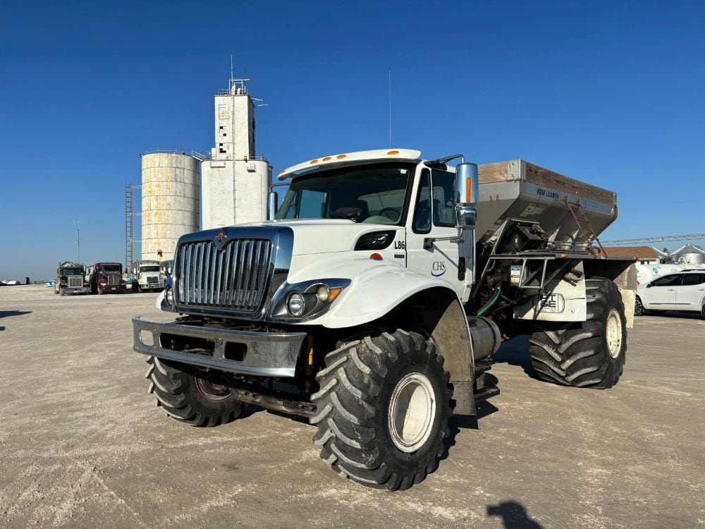 Main image International 7400