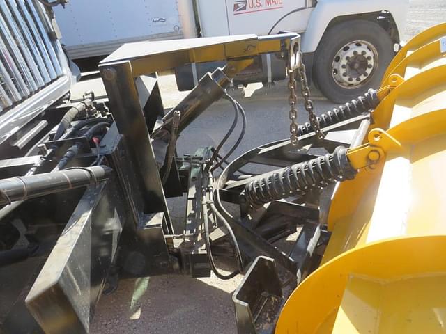 Image of International Workstar 7500 equipment image 3