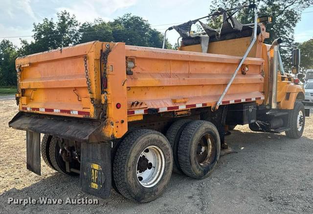 Image of International Workstar 7500 equipment image 4