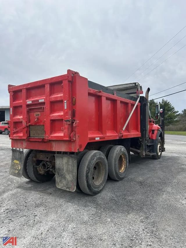 Image of International WorkStar 7600 equipment image 4