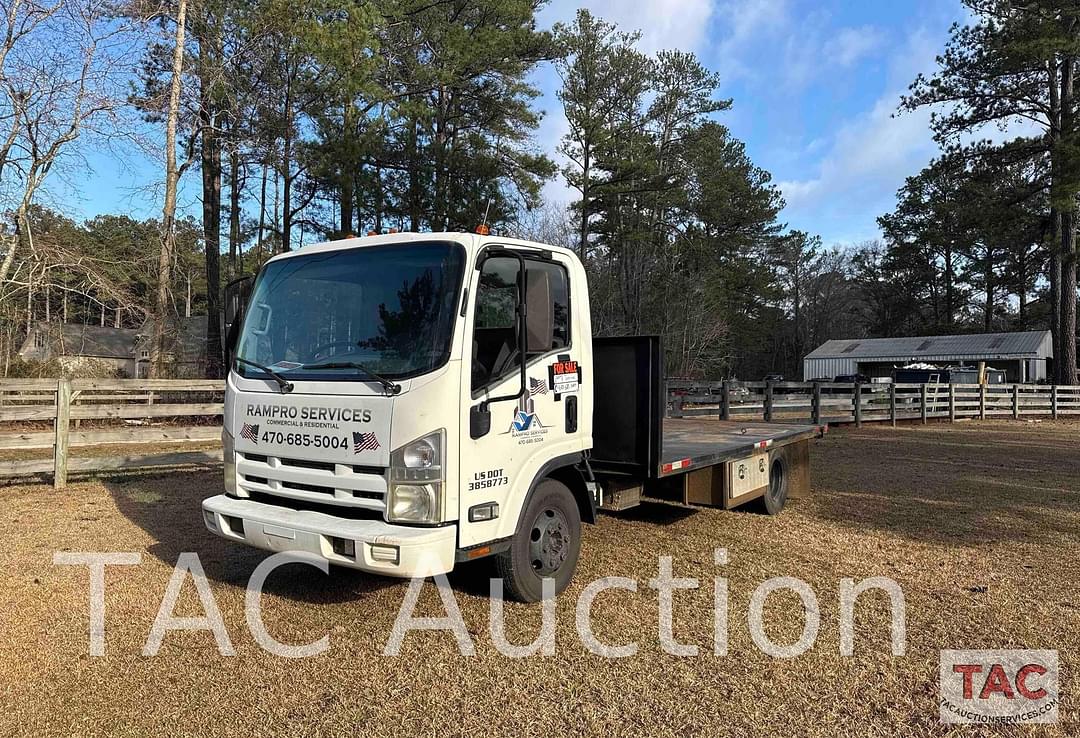 Image of Isuzu NPR Primary image