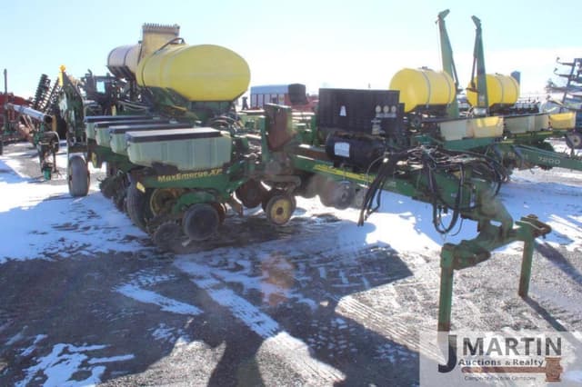 Image of John Deere 1770 equipment image 1