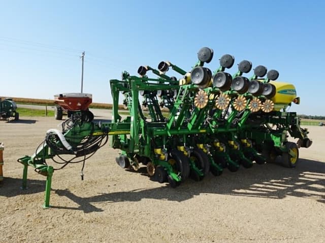 Image of John Deere 1790 equipment image 2