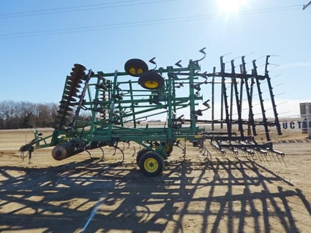 Image of John Deere 2310 equipment image 3