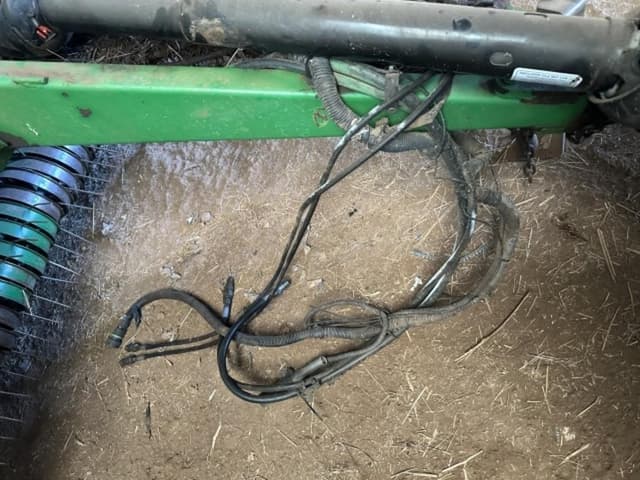 Image of John Deere 568 equipment image 2