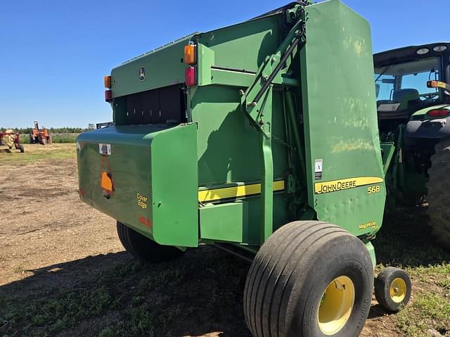 Image of John Deere 568 equipment image 1