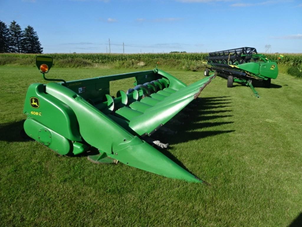 2009 John Deere 608C Equipment Image0