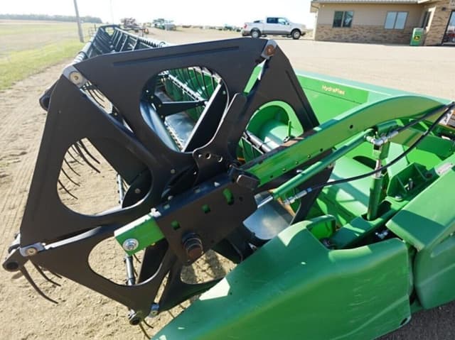 Image of John Deere 635F equipment image 4