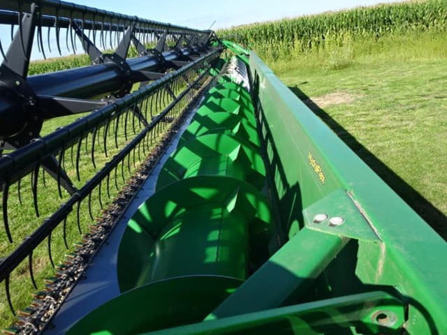 Image of John Deere 635F equipment image 4