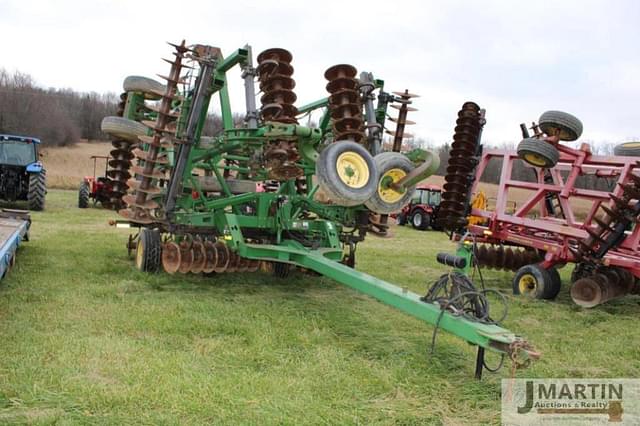 Image of John Deere 637 equipment image 1