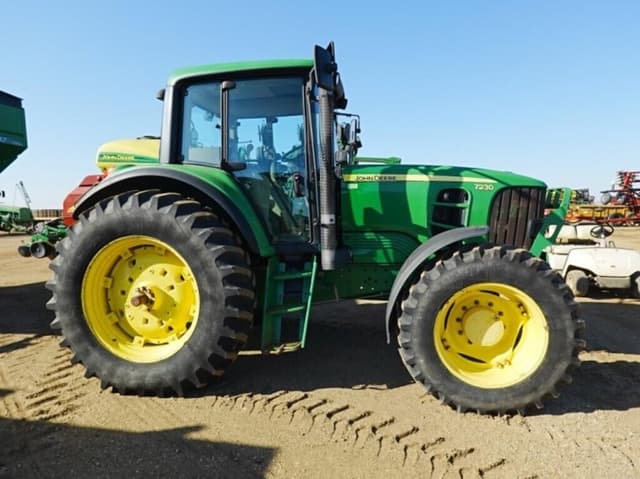 Image of John Deere 7230 equipment image 2