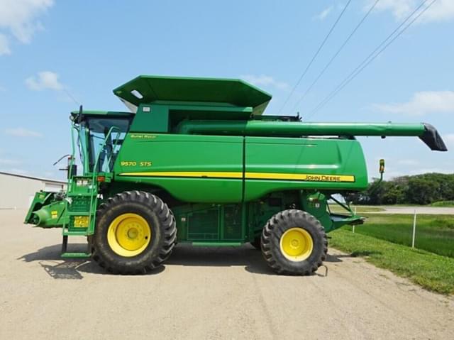 Image of John Deere 9570 STS equipment image 1